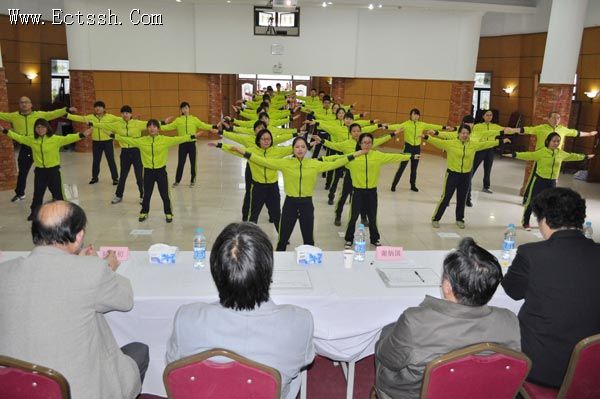华东神学院举行第29届运动会 华东神学院举行第29届运动会